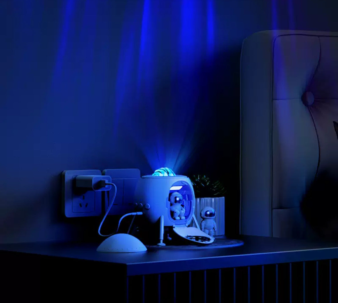 Astronaut galaxy night lamp