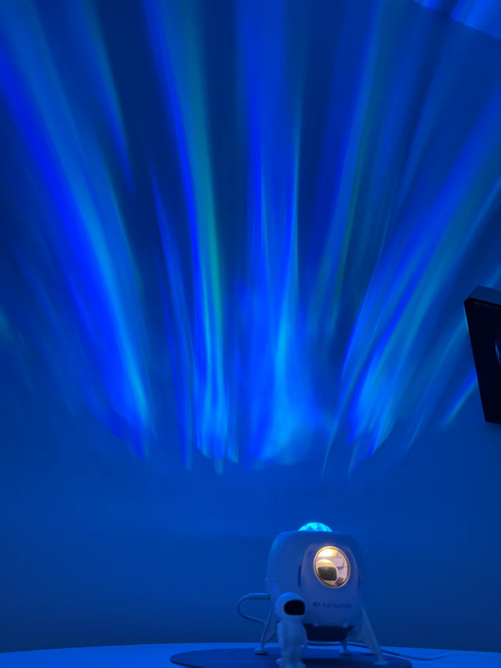 Astronaut galaxy night lamp