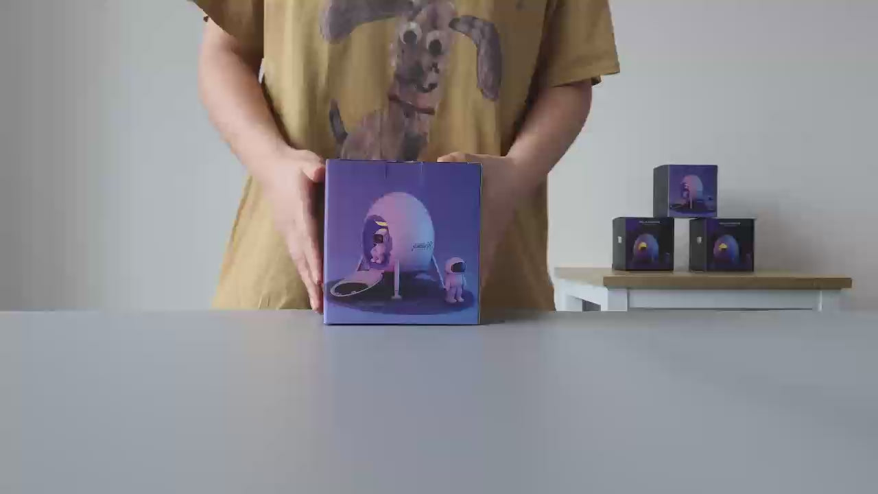 Astronaut galaxy night lamp